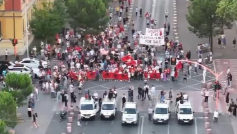 Protestat/ Taulant Balla: Për pak ditë do të zbardhet kush urdhëroi dhunën ndaj Kuvendit dhe policisë