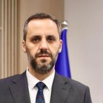 “E pavërtetë” – Lamallari hedh poshtë akuzat për rrahjen e protestuesit me epilepsi nga policia, nis verifikimi nga AMP