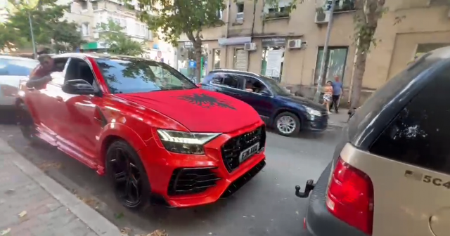  “Lironi çunat” – Autokolona nga diaspora, protestë para Komisariatit nr.3
