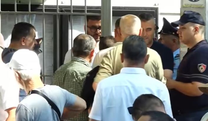 Protesta para Kuvendit/ Gjykata cakton detyrim paraqitje për 17 persona, 2 në arrest shtëpie