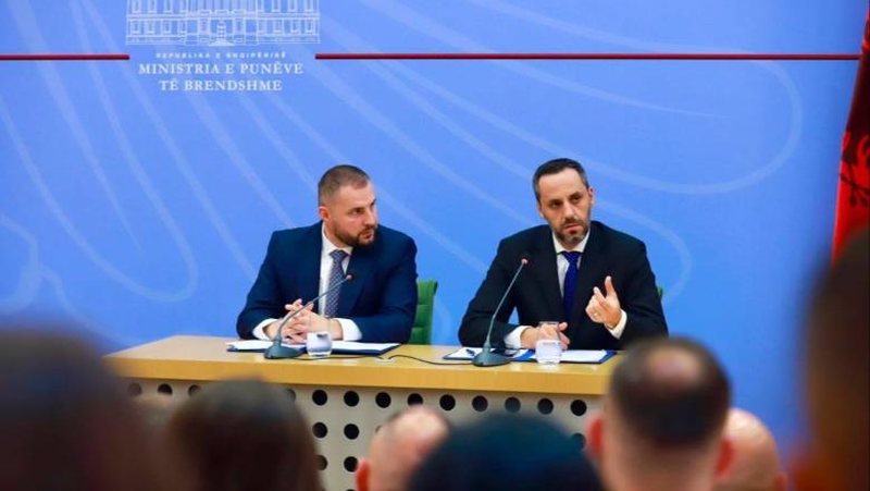 Lamallari mbledh drejtuesit e AMP: Lufta kundër korrupsionit në radhët e Policisë së Shtetit, prioritet që nuk negociohet