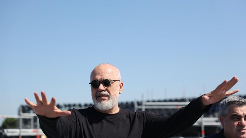“Shteti nuk ka harxhuar dhjetëra milionë euro si thonë sorrat e bulevardit” – Rama inspekton stadiumin ku do performojë Kanye West