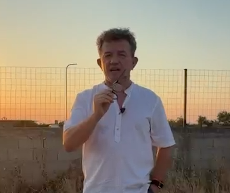 Buzhala: Pacolli ka furnizuar protestat në Tiranë me punëtorët e aeroportit të Vlorës 