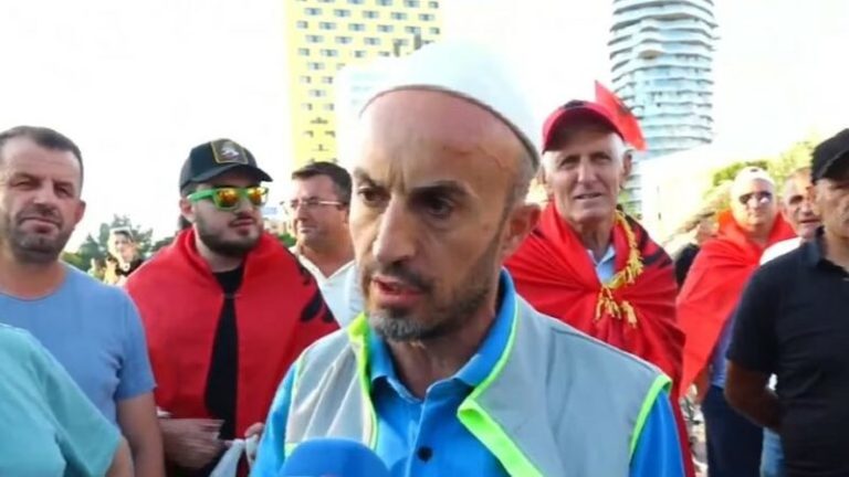Degradon gjuha e organizatorit të protestës: Lutem t’i hamë hallvën Edi Ramës nesër për të 40-at, mbase hidhet nga tarraca