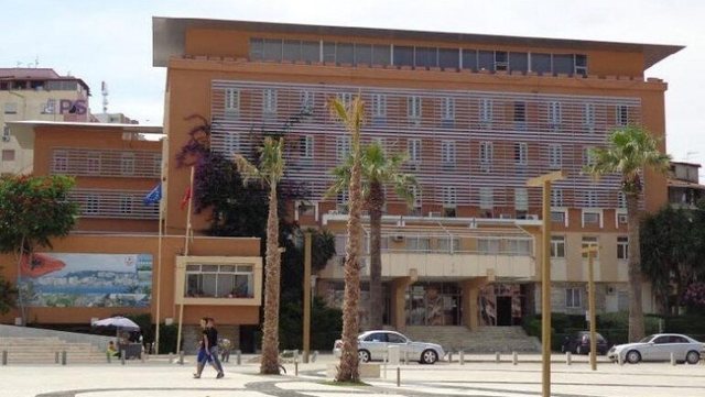 Tjetërsimi i pronave, aksion në Kadastrën e Durrësit: 12 të arrestuar dhe nën hetim (zbardhen emrat)