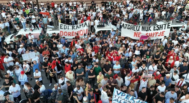 “Do shikoni çudira”, deputeti socialist: Miqtë e mi ranë pre e algoritmit të protestës