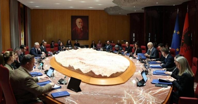 Qeveria miraton paketën e re të vendimeve: Fokus te reforma administrative, mjedisi dhe zhvillimi ekonomik