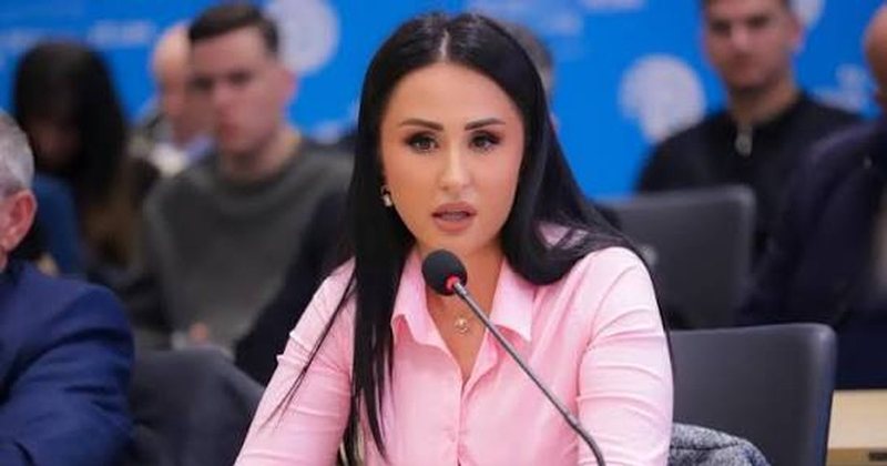 Ish-kandidatja e PD për deputete: Flamur Noka të hapë krahun, të dorëhiqet nga posti i Sekretarit të Përgjithshëm!