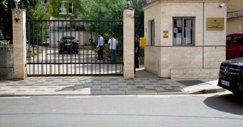 Trafik droge, Prokuroria sekuestron dy apartamente dhe një garazh të një të dënuari me 10 vite burg