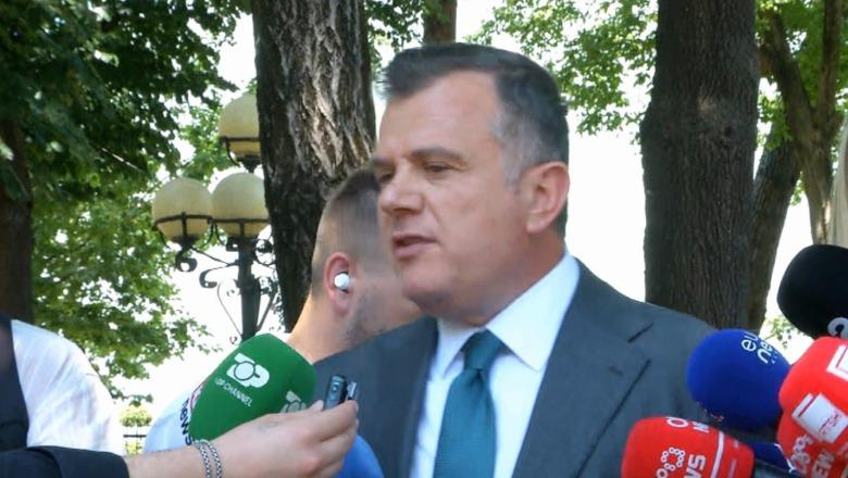 ‘I dënuar 15 herë në 20 vjet, në kërkim nga policia’, Balla nxjerr emrin e protestuesit me precedent kriminal