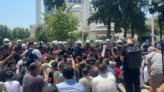 Kufiri i hollë mes arrogancës dhe përulësisë