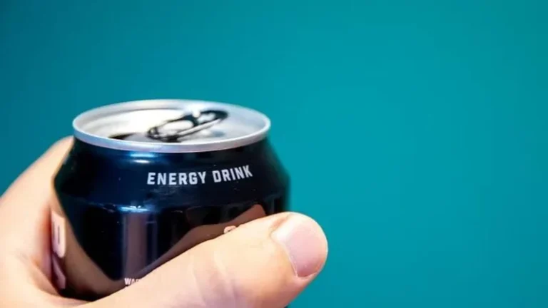 Anglia ndalon shitjen e pijeve energjike me përmbajtje të lartë kafeine për personat nën 16-vjeç