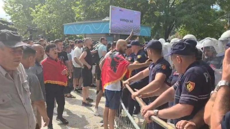 Protesta para Kuvendit/ 21 personat e arrestuar dalin sot para Gjykatës së Tiranës, paralajmërohet protestë gjatë seancë
