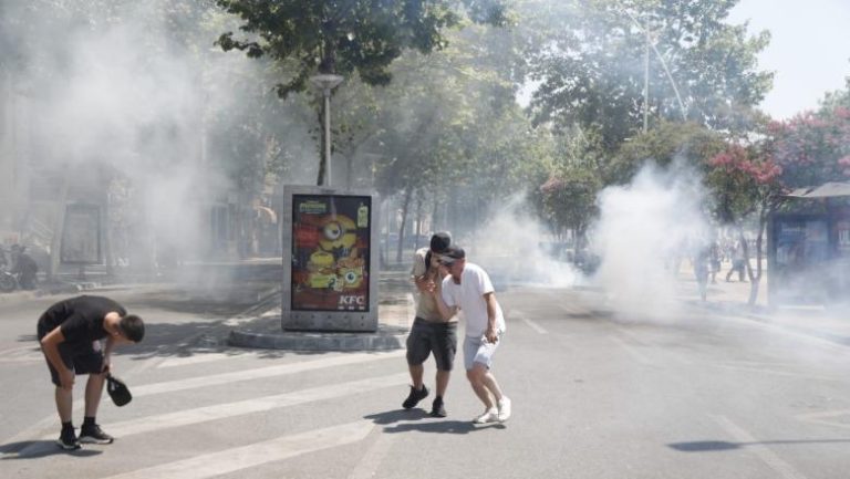 Protesta/ Grupi Koordinues publikon deklaratën e dorëzuar Policisë dhe ambasadave: Kërkojmë llogari për dhunën, dhe lirimin e protestuesve të arrestuar