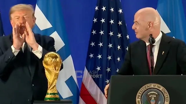 Momenti viral në Shtëpinë e Bardhë: Trump i jep "goditjen" Infantinos para trofeut të Botërorit (VIDEO)