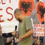 VIDEO/ Pas Kuvendit, dhuna zhvendoset në shesh, protestuesit përleshen me njëri-tjetrin