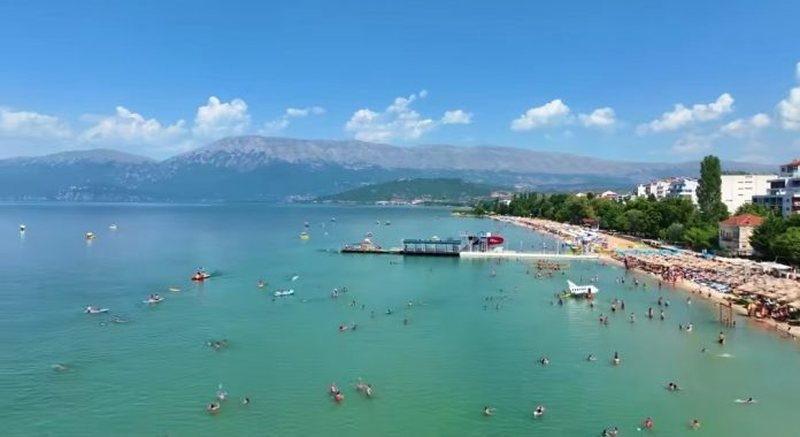 Peizazh turistik/ Rama: Kartolinë verore nga Pogradeci