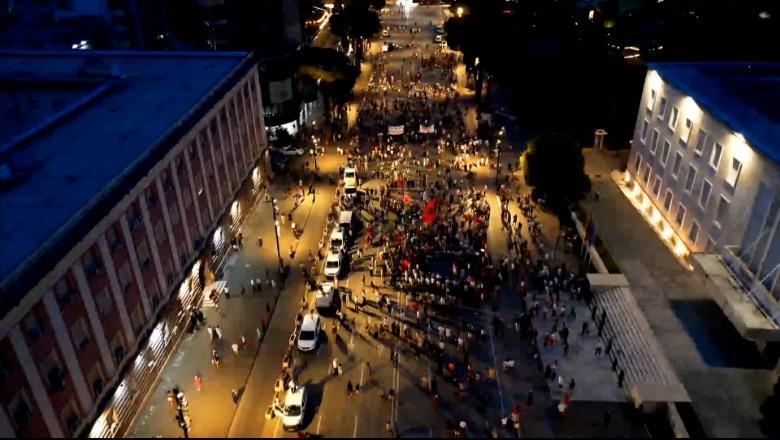 Sa përfaqësues i një proteste rinore është një Kuvend Kombëtar me moshë mesatare mbi 45 vjeç?
