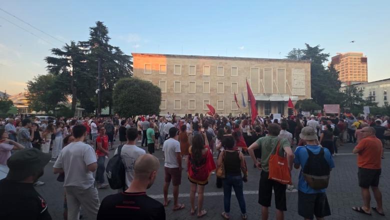 Njeriu i divanit