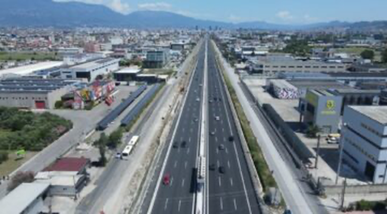 Në Shqipëri qarkullojnë mbi 1 milion mjete – INSTAT: 55% e flotës së mjeteve janë më të vjetra se 15 vjet