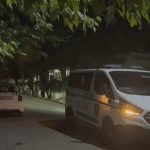 Atentati në Elbasan, autori i veshur për Halloween, iu afruan fëmijë për të luajtur, por u zhduk në përrua