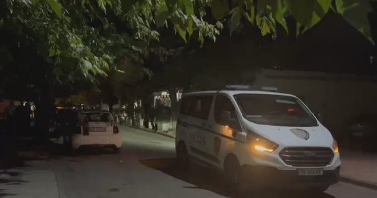Atentati në Elbasan, autori i veshur për Halloween, iu afruan fëmijë për të luajtur, por u zhduk në përrua