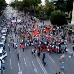 FOTO/ Pas përplasjeve me policinë, pjesëmarrje e ulët edhe në protestën e pasdites