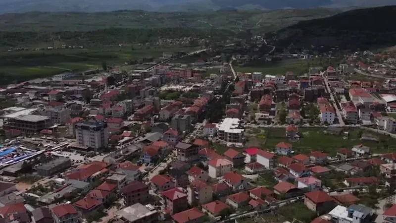 “65 mijë minoritarë në Shqipëri” – PS kërkon që Dropulli, Finiqi dhe Pusteci të mos preken nga Reforma Territoriale
