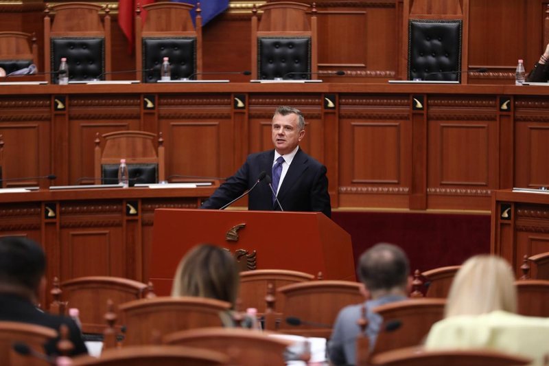 “Një palo burrë sot dhunoi një grua’, Balla reagon pas incidentit me Shehajn në Kuvend: Ku janë shoqatat dhe Komiteti i Helsinkit?
