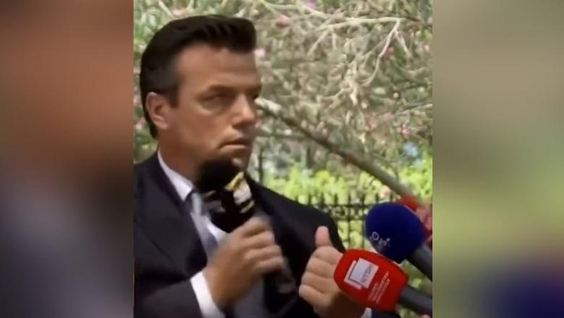 Vjedhja e marrëveshjes konfidenciale nga Kuvendi, Balla publikon videon satirike për Shehajn: Nuk doja, por më lëvizi dora vetë! ‘Merr’ edhe mikrofonin