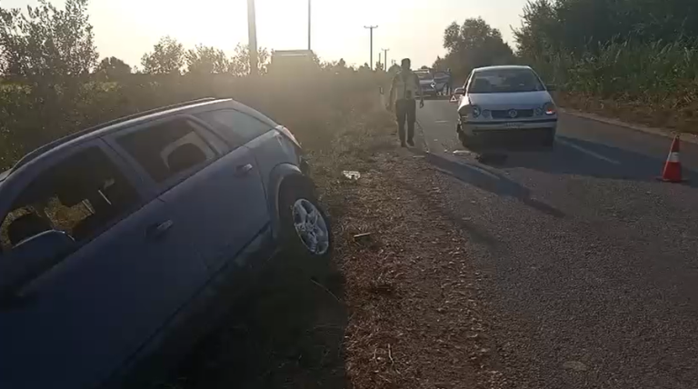 Lushnje/ Parakalimi i rrezikshëm shkakton aksident, familja me tre anëtarë përfundon në spital