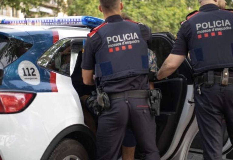 Kokainë rozë, armë dhe pajisje policie, autoritetet spanjolle arrestojnë 24-vjeçarin shqiptar