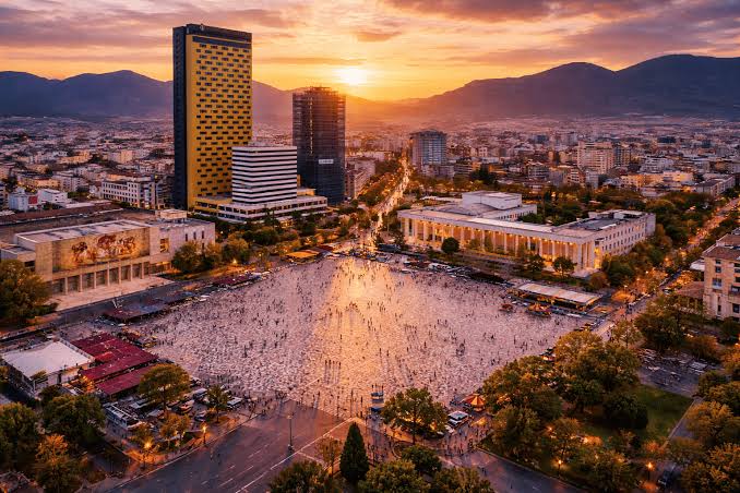 Media italiane: Tirana ndër destinacionet më ekonomike të Evropës