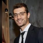 Albanian Marketing Academy, kurse profesionale apo kurse për “terrorizëm” online? Pronari i saj Enea Doku pjese e bandës linçuese të bizneseve
