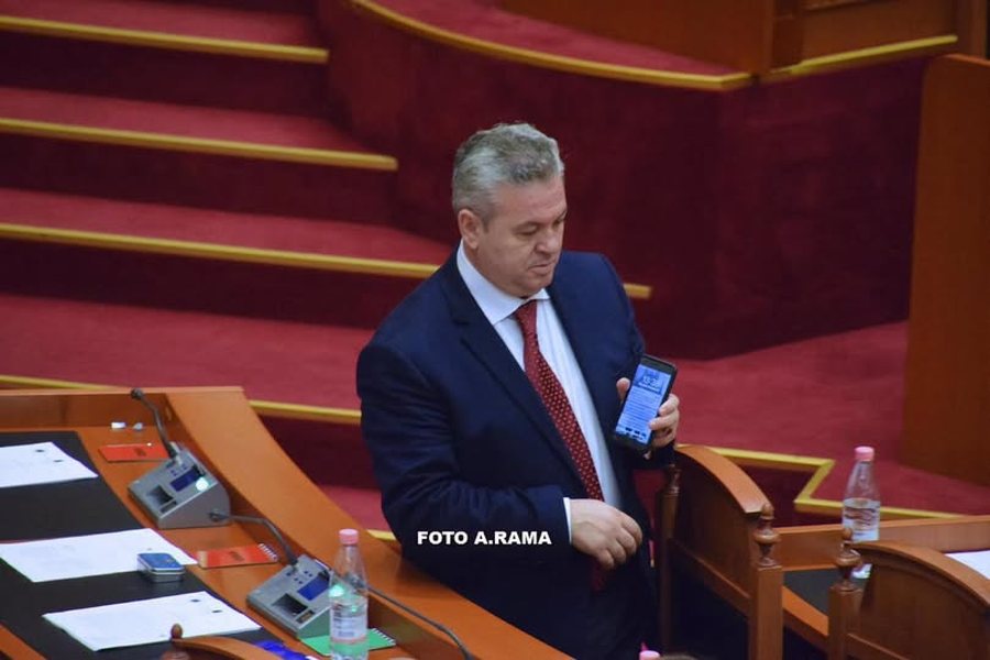 Nxirri emrat Doktor, se nuk t’i vret kush!