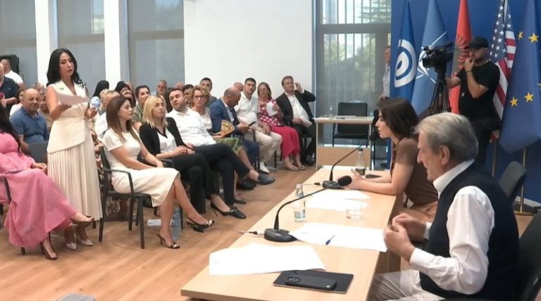 Video / Përplasje në Këshillin Kombëtar të PD-së, ndërpritet mbledhja dhe fiket transmetimi pas debatit Berisha–Kuçana