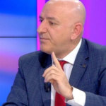 Berisha si Guliveri, ngatëron me dashje “liliputët” me “gjigandët”