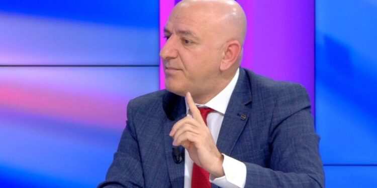 Berisha si Guliveri, ngatëron me dashje “liliputët” me “gjigandët”