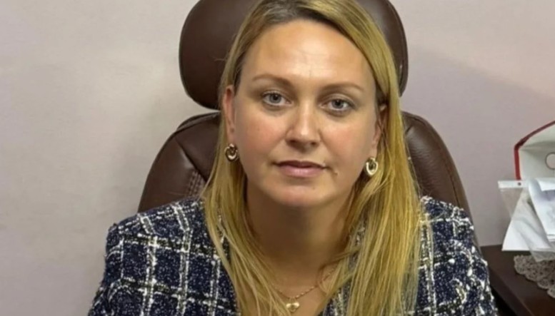 Drejtoresha e postes Elisabeta Mataj që vodhi 700 mijë euro të pensionistëve luan në kazino