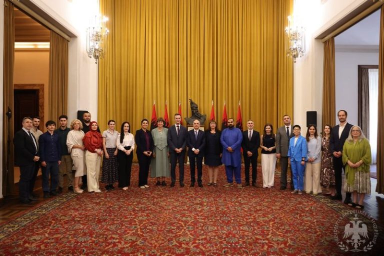 “Shqipëria model i harmonisë ndërfetare”, Begaj pret përfaqësuesit e Këshillave Ndërfetarë të Evropës: Dialogu mbetet urë për paqen