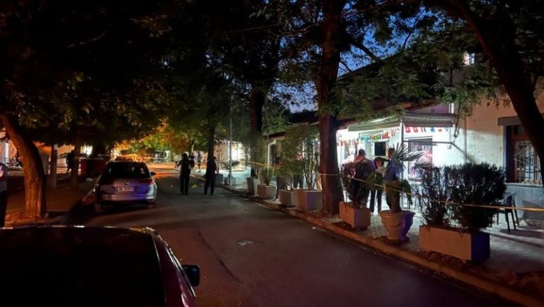 Të shtëna me armë në një lokal në Elbasan, plagosen kamarieri dhe dy persona të tjerë