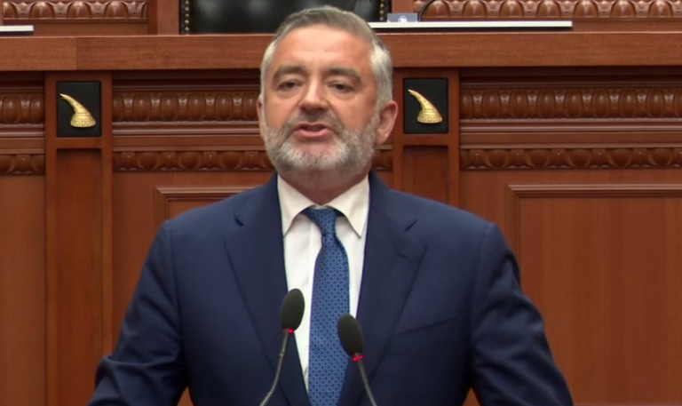 ’21 janari’, Klosi: Kemi dëshirë të dëgjojmë drejtësinë! Vetëm ju bëni protesta me armë