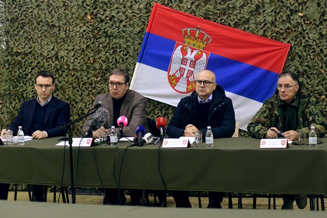 Vuçiç u lë mesazh ushtarëve: Kosova është e jona dhe duhet mbrojtur!