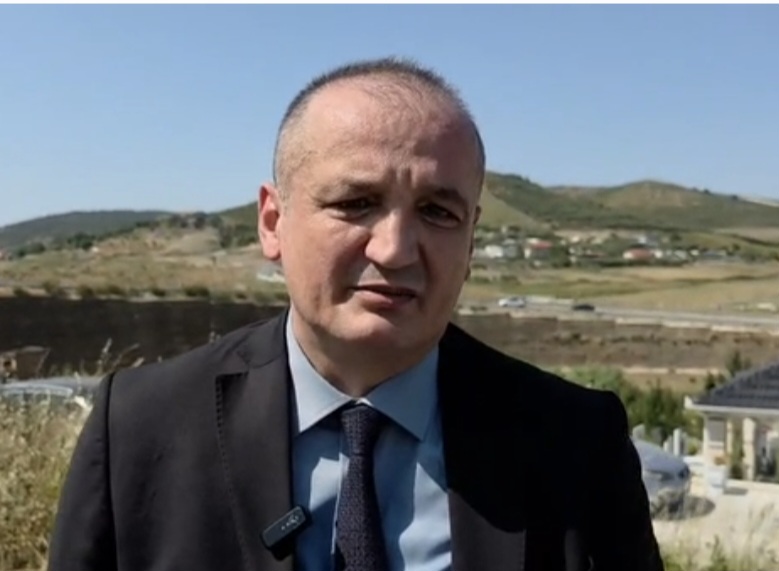 Video / Mesazhi i ndjerë i kreut të KLSH-së Arben Shehu për ndarjen nga jeta të gazetarit Enrik Mehmeti: Humbje për familjen, Vlorën dhe gazetarinë