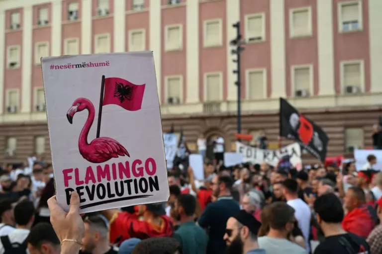 Komplot ndaj shtetit? Nis ngritja e Kuvendit të Revolucionit, zbulohen emrat e 700 kandidatëve, shërbimet në alarm