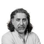 Protesta / Avokati Dorian Matlija distancohet nga aktet e dhunës, platformat dhe kapja e mikrofonit